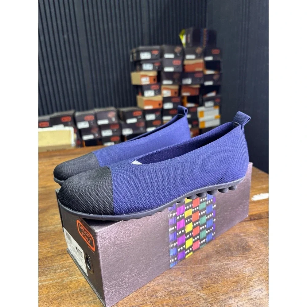 Bernie Mev Shura Navy Black Knit Memory Foam Flats Size 37 US 6.5-7